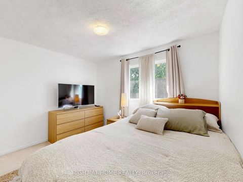Photo 23 at 131 Castle Rock Drive, North Richvale, Richmond Hill