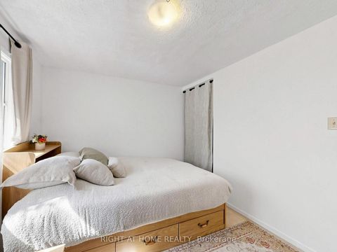 Photo 25 at 131 Castle Rock Drive, North Richvale, Richmond Hill