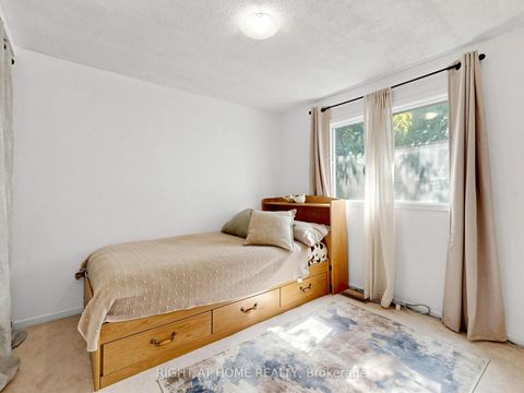 Photo 26 at 131 Castle Rock Drive, North Richvale, Richmond Hill