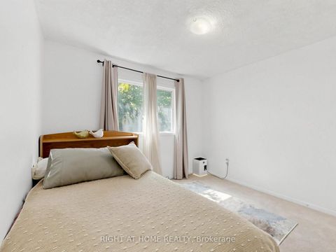 Photo 27 at 131 Castle Rock Drive, North Richvale, Richmond Hill