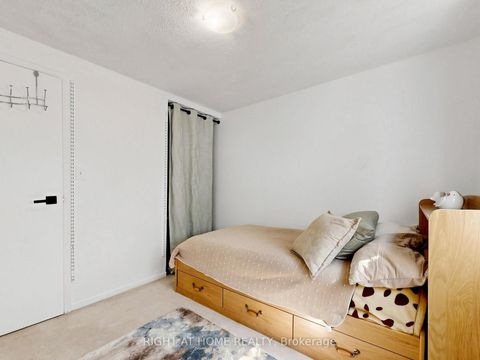 Photo 28 at 131 Castle Rock Drive, North Richvale, Richmond Hill