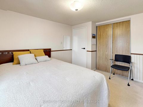 Photo 30 at 131 Castle Rock Drive, North Richvale, Richmond Hill