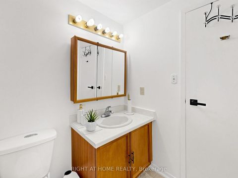 Photo 32 at 131 Castle Rock Drive, North Richvale, Richmond Hill