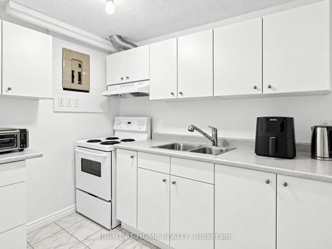 Photo 39 at 131 Castle Rock Drive, North Richvale, Richmond Hill