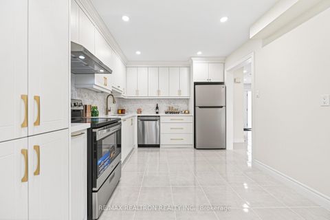 Photo 10 at 102 - 135 Scenic Mill Way, Windfields, Toronto
