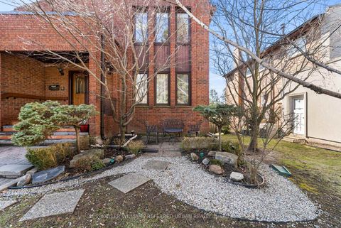 Photo 4 at 73 Garnier Court, Steeles, Toronto