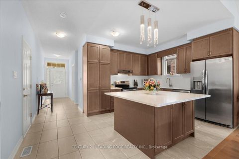 Photo 4 at 16 Faimira Avenue, Keswick South, Georgina
