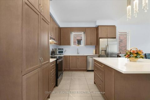 Photo 5 at 16 Faimira Avenue, Keswick South, Georgina