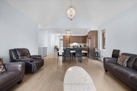 Photo 10 at 16 Faimira Avenue, Keswick South, Georgina