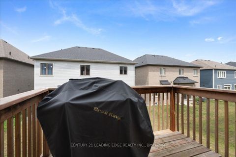 Photo 11 at 16 Faimira Avenue, Keswick South, Georgina