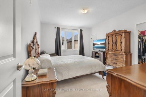 Photo 12 at 16 Faimira Avenue, Keswick South, Georgina