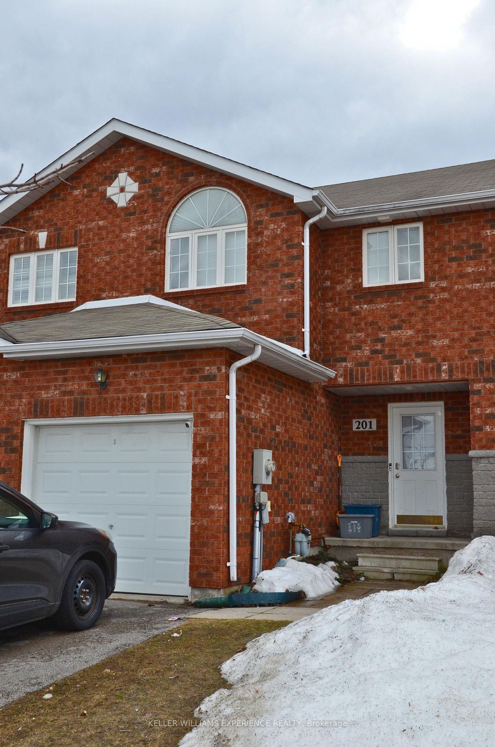 201 STANLEY Street, East Bayfield, Barrie photo number 2