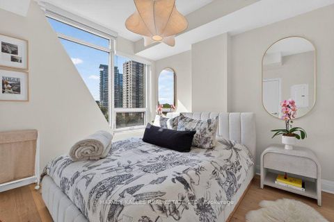 Photo 11 at 510 - 151 Avenue Road, Annex, Toronto