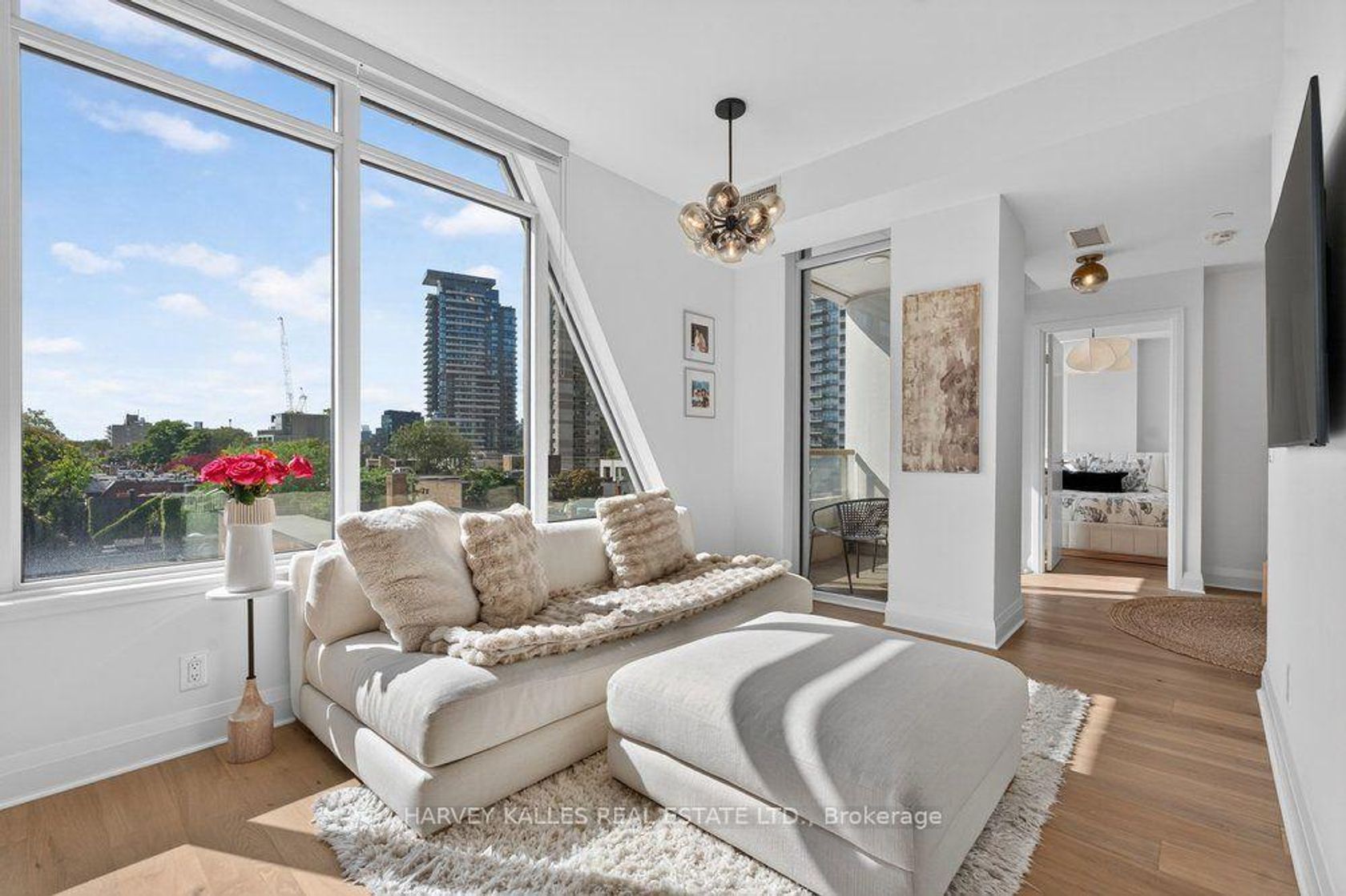 510 - 151 Avenue Road, Annex, Toronto by Loree Meneguzzi Real Estate 510 - 151 Avenue Road, Annex, Toronto