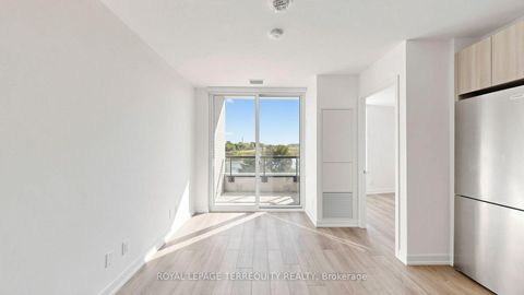 Photo 3 at 519 - 3100 Keele Street, CFB, Toronto