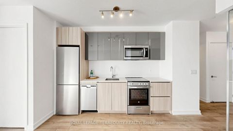 Photo 4 at 519 - 3100 Keele Street, CFB, Toronto