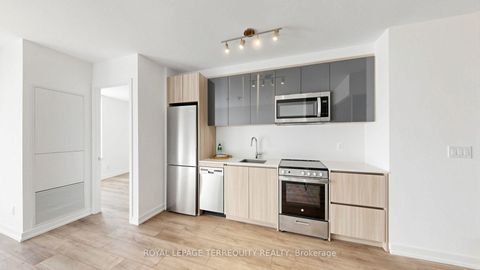 Photo 5 at 519 - 3100 Keele Street, CFB, Toronto