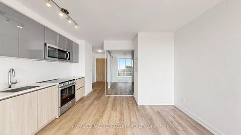 Photo 7 at 519 - 3100 Keele Street, CFB, Toronto
