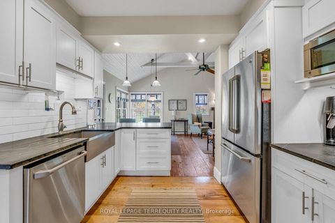 Photo 11 at 155 Centre Street W, Mill Pond, Richmond Hill