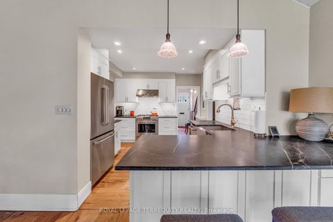 Photo 14 at 155 Centre Street W, Mill Pond, Richmond Hill