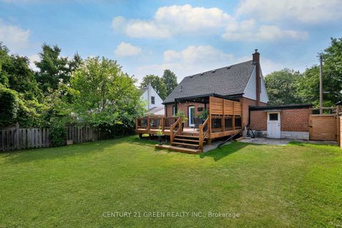 Photo 6 at 32 Castlebar Road, Queensway, Toronto