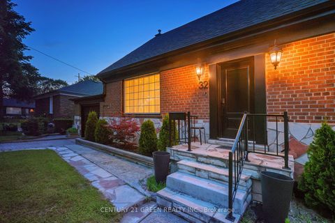 Photo 12 at 32 Castlebar Road, Queensway, Toronto