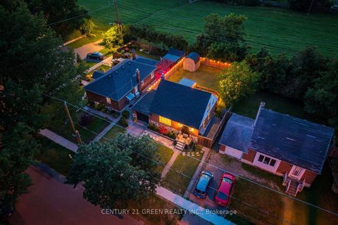 Photo 16 at 32 Castlebar Road, Queensway, Toronto