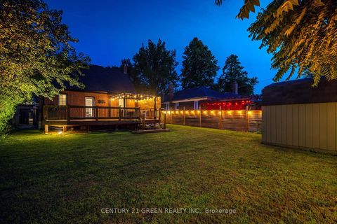 Photo 32 at 32 Castlebar Road, Queensway, Toronto