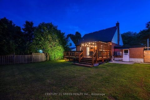 Photo 34 at 32 Castlebar Road, Queensway, Toronto