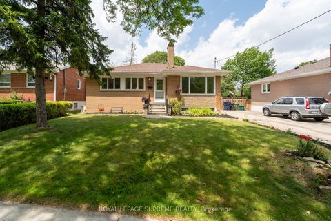 Photo 2 at 30 Benway Drive, Kipling, Toronto