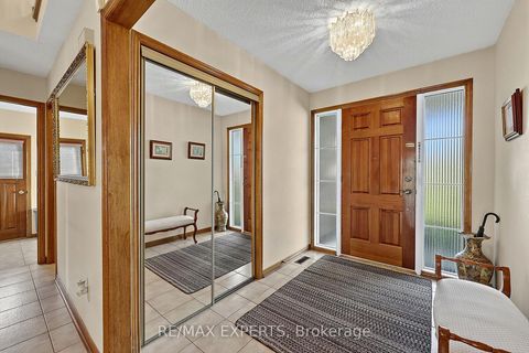 Photo 4 at 179 Bordeaux Drive, East Woodbridge, Vaughan