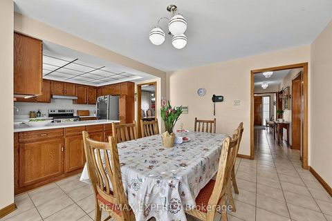 Photo 13 at 179 Bordeaux Drive, East Woodbridge, Vaughan