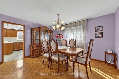 Photo 14 at 179 Bordeaux Drive, East Woodbridge, Vaughan