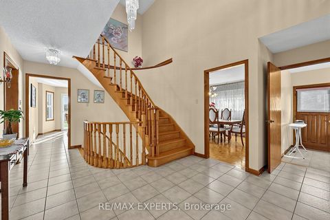 Photo 15 at 179 Bordeaux Drive, East Woodbridge, Vaughan
