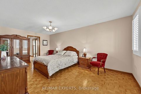 Photo 16 at 179 Bordeaux Drive, East Woodbridge, Vaughan