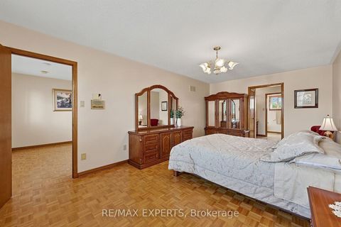 Photo 17 at 179 Bordeaux Drive, East Woodbridge, Vaughan