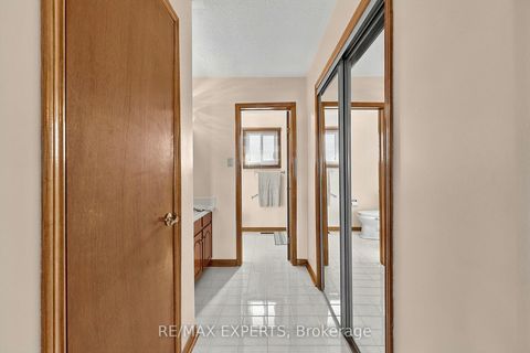Photo 18 at 179 Bordeaux Drive, East Woodbridge, Vaughan