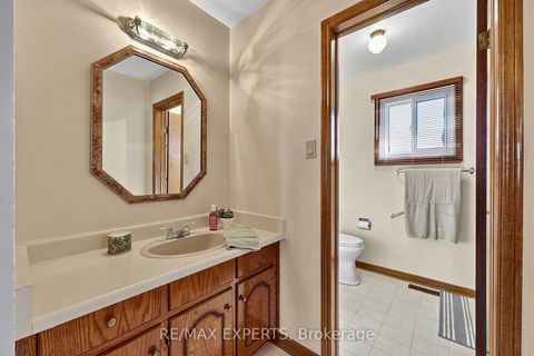 Photo 19 at 179 Bordeaux Drive, East Woodbridge, Vaughan