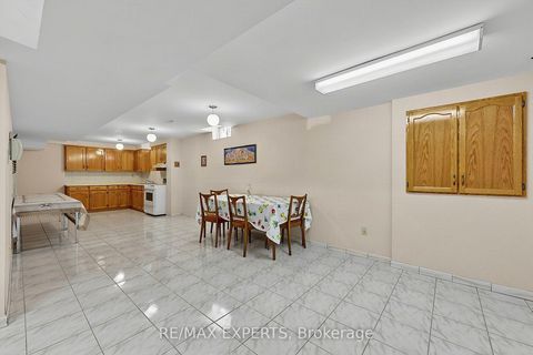 Photo 27 at 179 Bordeaux Drive, East Woodbridge, Vaughan