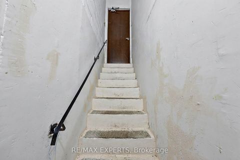 Photo 32 at 179 Bordeaux Drive, East Woodbridge, Vaughan