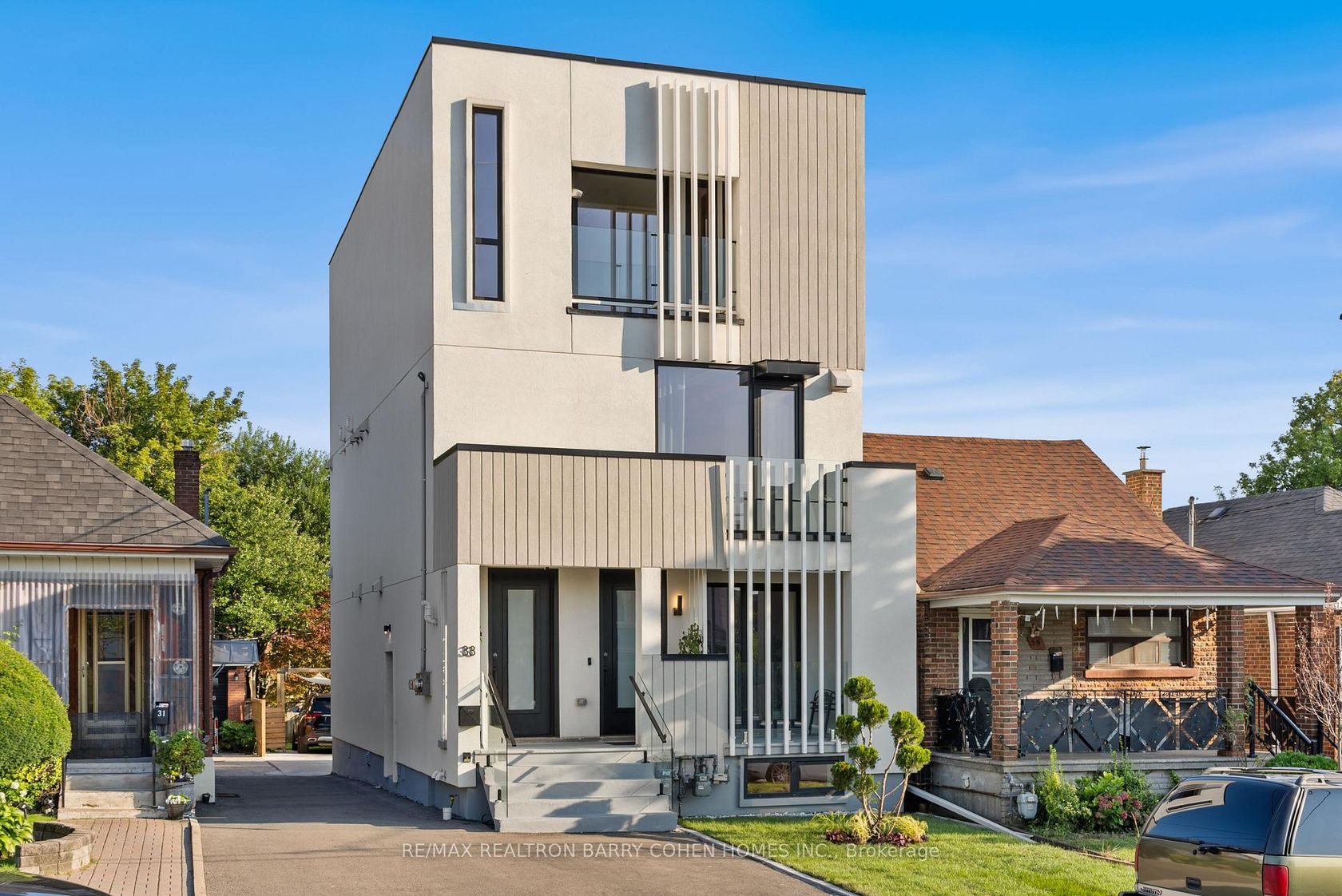 33 Lanark Avenue, Oakwood Village, Toronto photo number 2