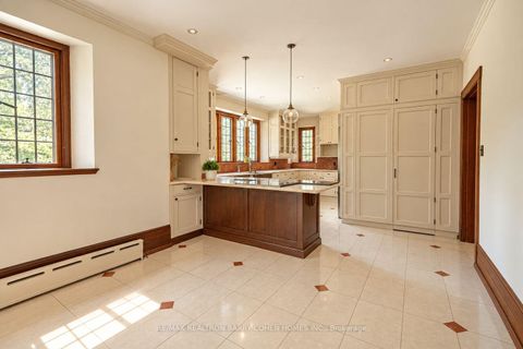 Photo 7 at 372 Old Yonge Street, Windfields, Toronto