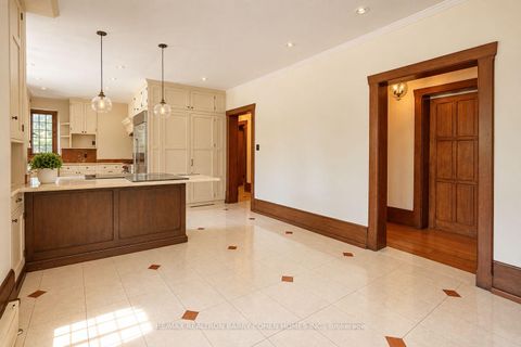 Photo 8 at 372 Old Yonge Street, Windfields, Toronto