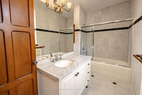Photo 18 at 372 Old Yonge Street, Windfields, Toronto