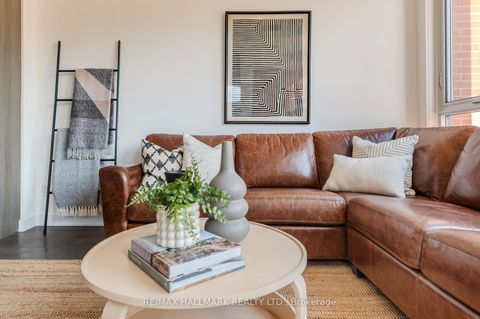 Photo 1 at 126 St David Street, Regent Park, Toronto