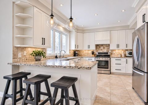 Photo 10 at 38 Camelot Square, Shore, Barrie
