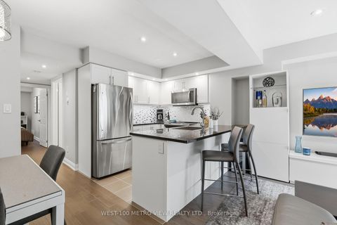 Photo 5 at 102 - 3 Applewood Lane, Etobicoke West Mall, Toronto