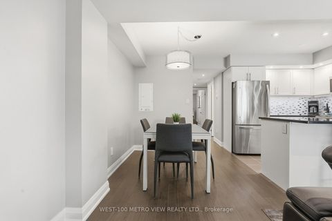 Photo 7 at 102 - 3 Applewood Lane, Etobicoke West Mall, Toronto