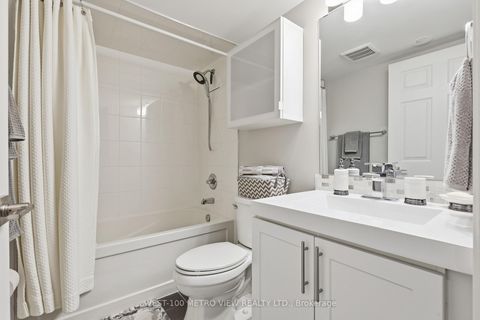 Photo 8 at 102 - 3 Applewood Lane, Etobicoke West Mall, Toronto
