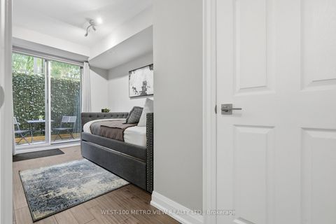 Photo 10 at 102 - 3 Applewood Lane, Etobicoke West Mall, Toronto